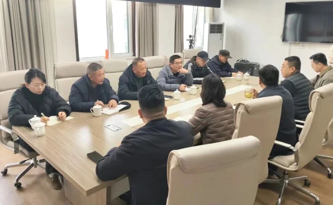 对标先进营生长 学思践悟促提升 —鲁南电商工业园赴正方机械人工业园开展对标学习运动1