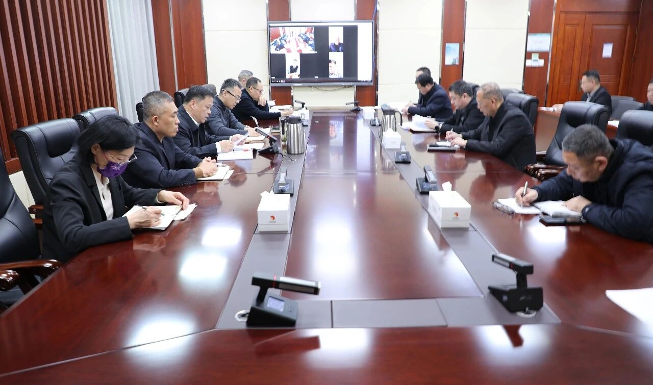 定妄想明时限 压责任促落实——南宫app集团召开2026年重点事情（项目）专项事情组推进事情聚会1